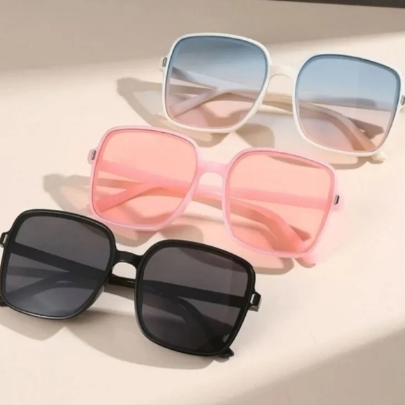 Accessories - Oversized Sunglasses